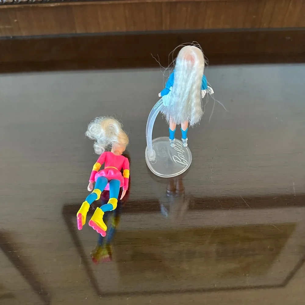 Mattel Barbie World's Smallest Barbie Mini Dolls Roller Skating Silver Dress